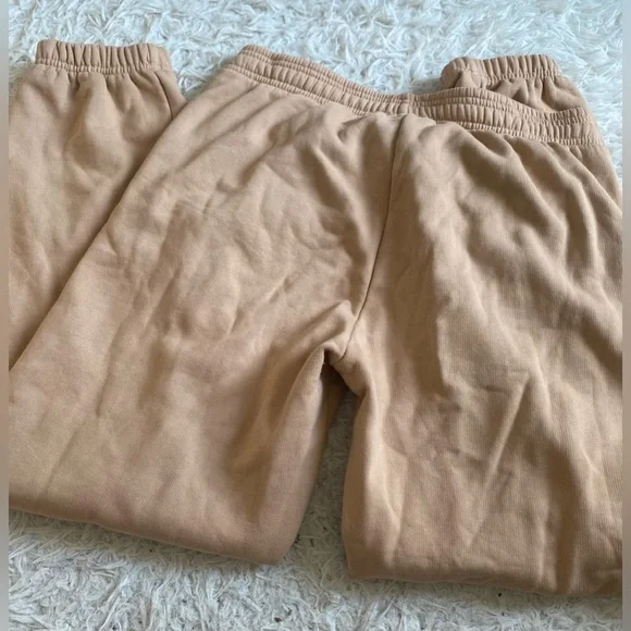 Aritzia Super World™ THE SUPER FLEECE™ Oversized Sweatpant - Picture 4 of 11